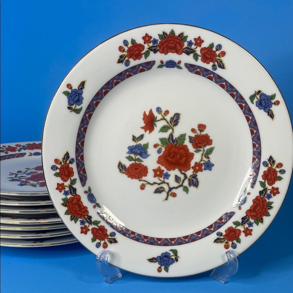 Crown Ming fine china dinner plate in the "Old Imari" pattern Set of 8